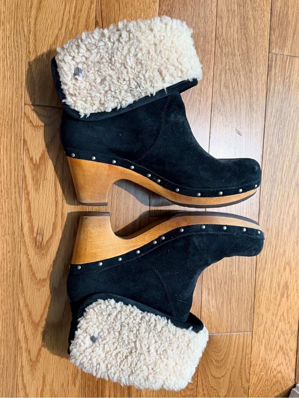 UGG Size 7 Black Suede Clog Boots with Cream Shearling Collar